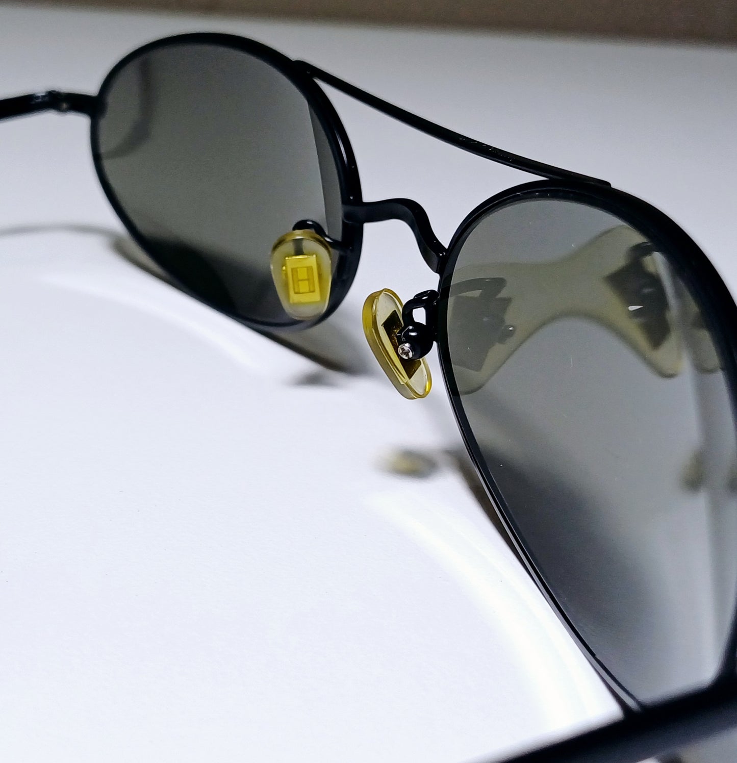 1990's TOMMY HILFIGER sunglasses made in Italy Model oval black Bayonet temples