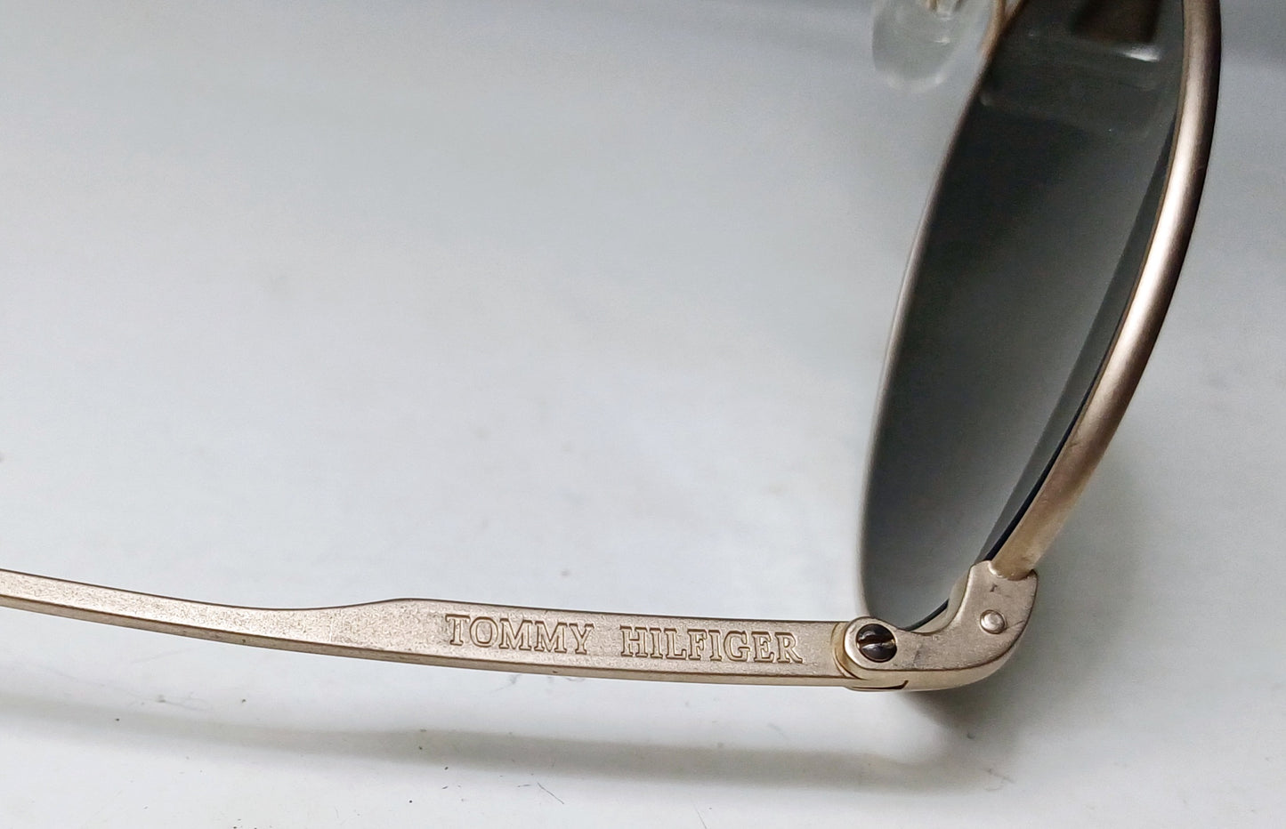 1990's TOMMY HILFIGER sunglasses oval made in Japan lennon eyewear