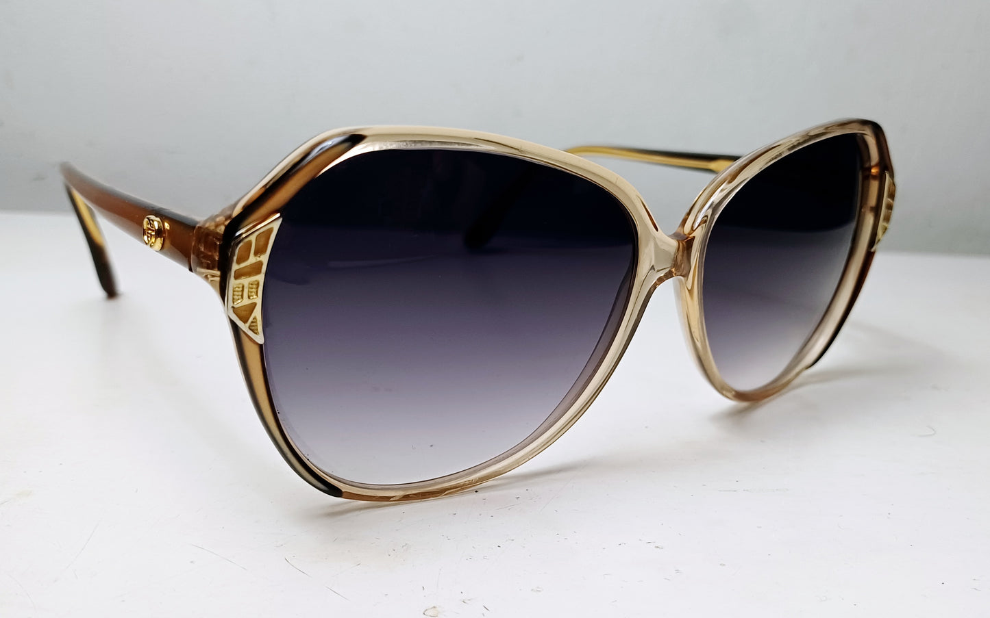 1990's GUCCI sunglasses Made in Italy Model GG 110 deluxe Fashion Eyewear