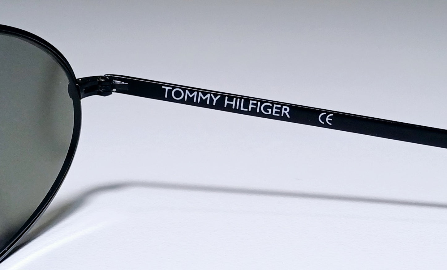 1990's TOMMY HILFIGER sunglasses made in Italy Model oval  black Bayonet temples