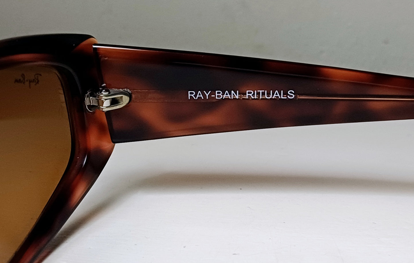 1990's RAYBAN sunglasses B&L USA Model Rituals  W2527