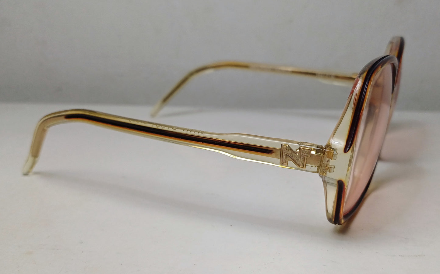 1970's NINA RICCI made in France sunglasses square / lens pink light