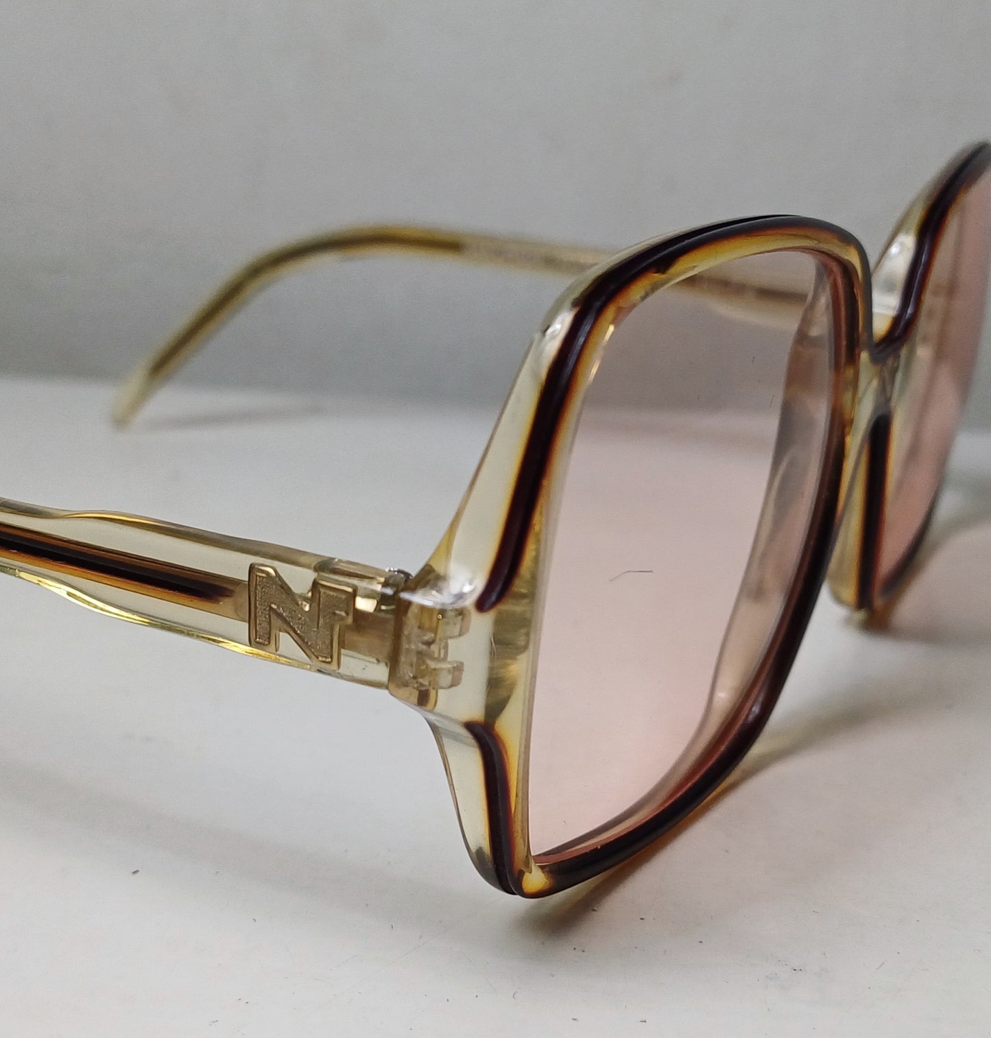 1970's NINA RICCI made in France sunglasses square / lens pink light