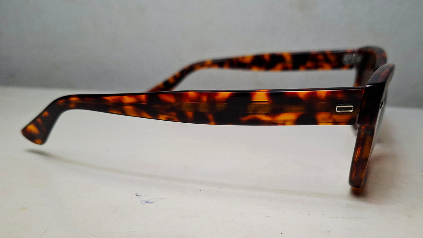 GUCCI made in Italy Bio Based modelo 1078 wayfarer